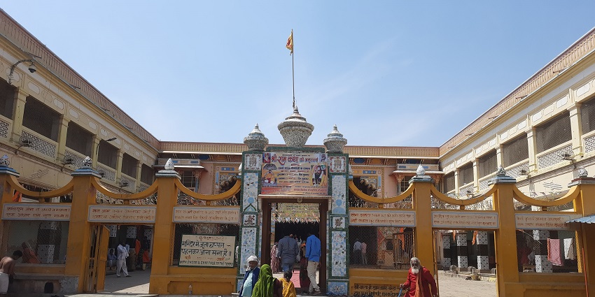 Inside view of Dashrath Mahal in Ayodhya, featuring traditional architecture and decor.