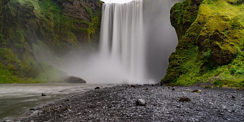 An image showing Kodiveri Waterfall, one of the best tourist spots in Tamil Nadu