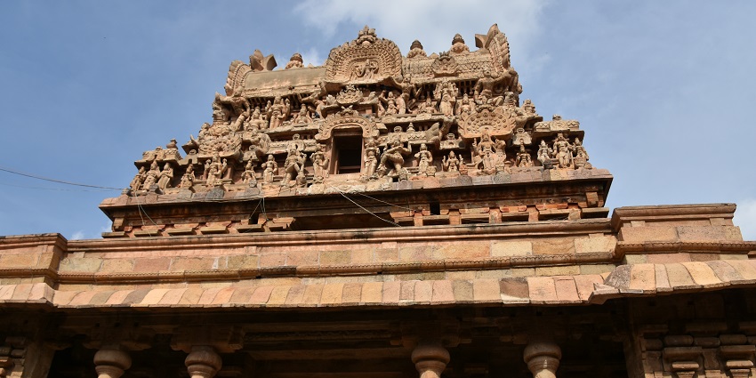 View of the Kolanjiappar Temple building against the clear blue sky