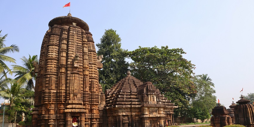 View of an temple building surrounded by lushious garden