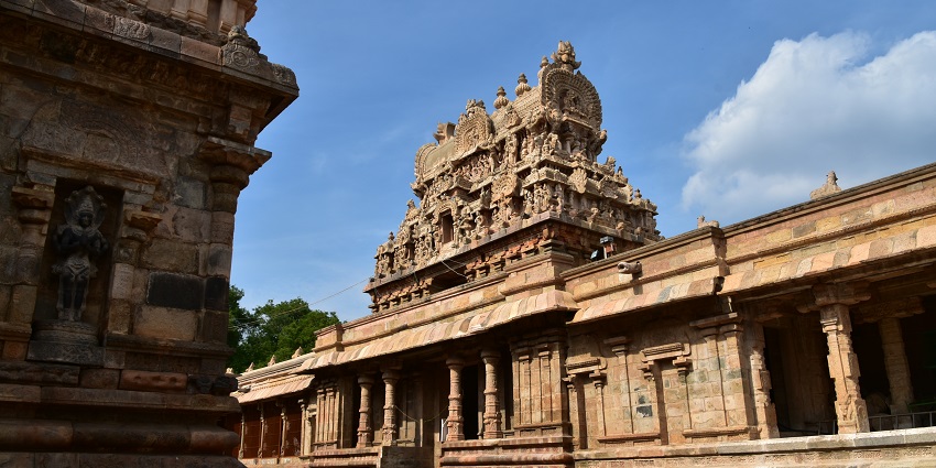 Architechture inside the courtyard of the Lalithambigai Temple