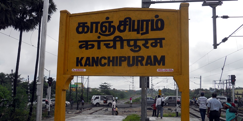 People at Kanchipuram Railway Station, the nearest railway station to Panduranga Temple.