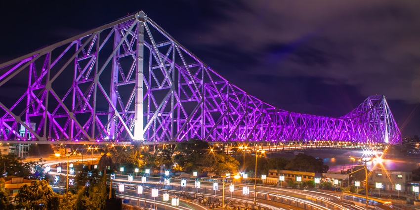 Panoramic snapshot of the marvellous Howrah bridge which is one of the best places to visit near Asansol