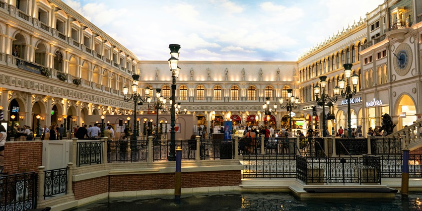 A representative image of a recreational retail and entertainment centre.
