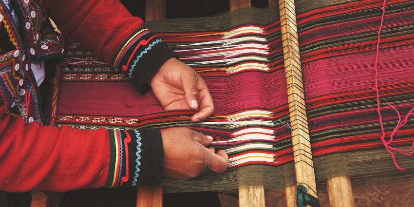 One of the best things to do in Dhanaulti in December is trying indoor craft workshops.