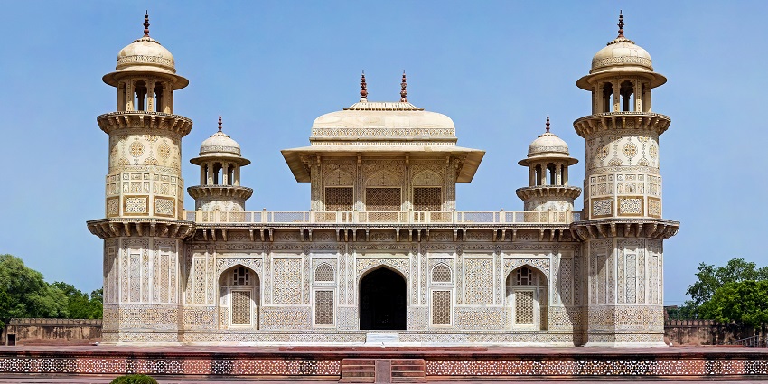 Itimad-Ud-Daulah’s Tomb, a place to visit near Taj Mahal Mosque