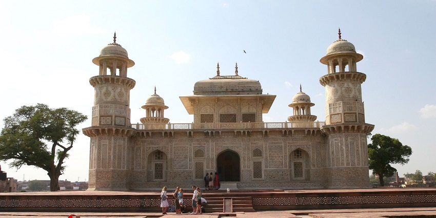 An image of a Mughal mausoleum built of white marble, one of the best places near Jama Mosque