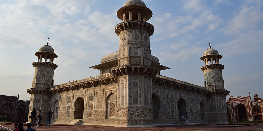 A delicate masterpiece, a precursor to the Taj Mahal near Dolphin Water Park, Agra