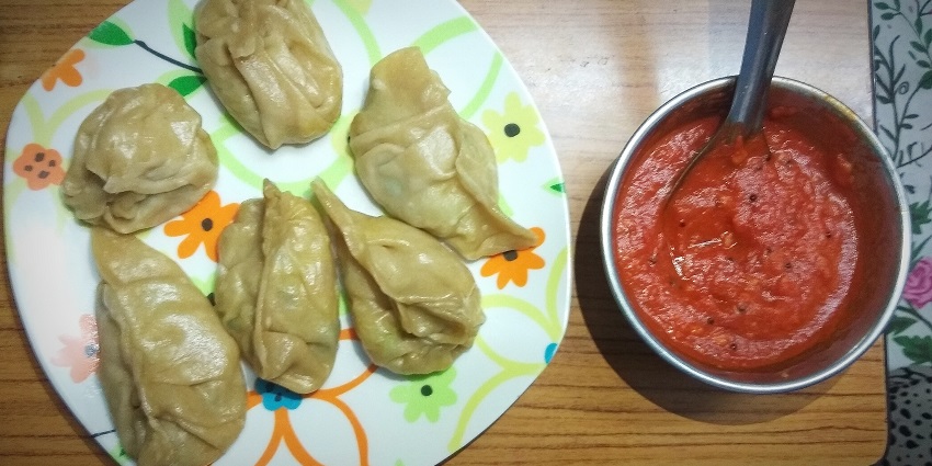 Momos, a delicacy street food in Noida and most popular street dishes in city