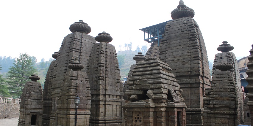 The famous Shiva temple lie in Jageshwar, an offbeat place near Nainital
