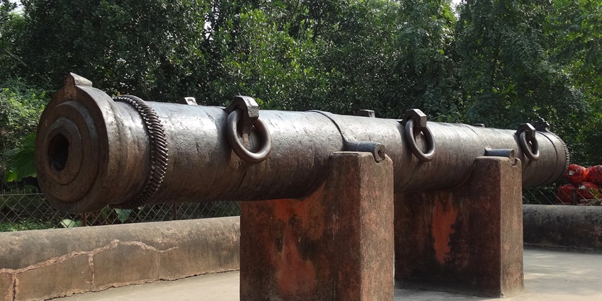 Discover the Jahan Kosha Cannona, a great piece of history of the Military of Murshidabad.