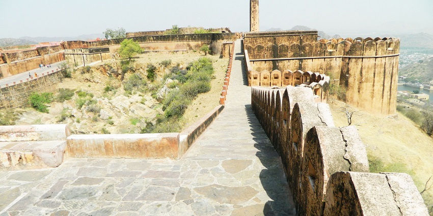 Terrace area of the Jaigad fort.