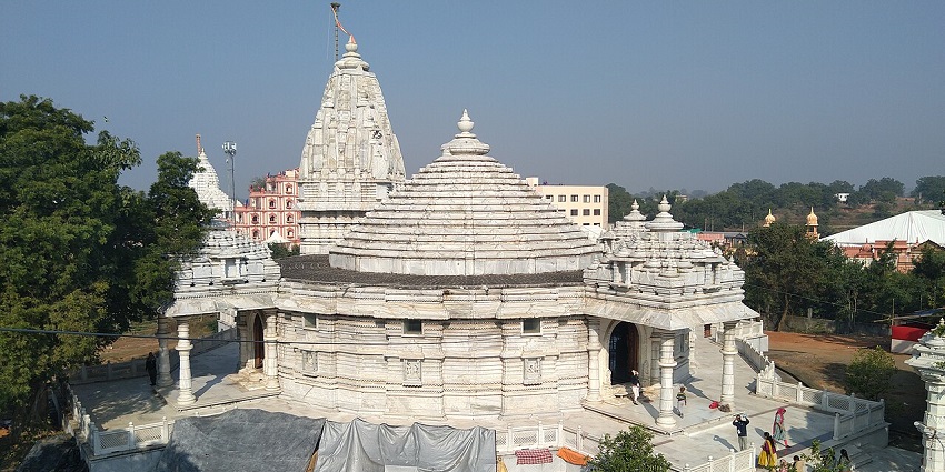 Wide angle view of the Jain temple, one of the most serene places to visit in Ambala for couples