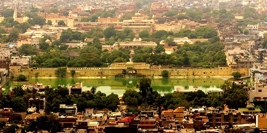 The city of magnificent palaces and forts, Jaipur is a perfect weekend getaway.
