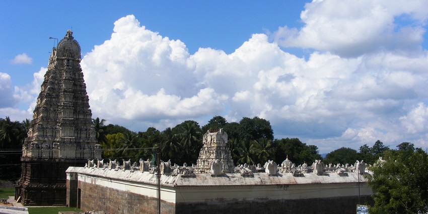 Image of the Jalakandeswarar Temple, an ideal spot for all devotees