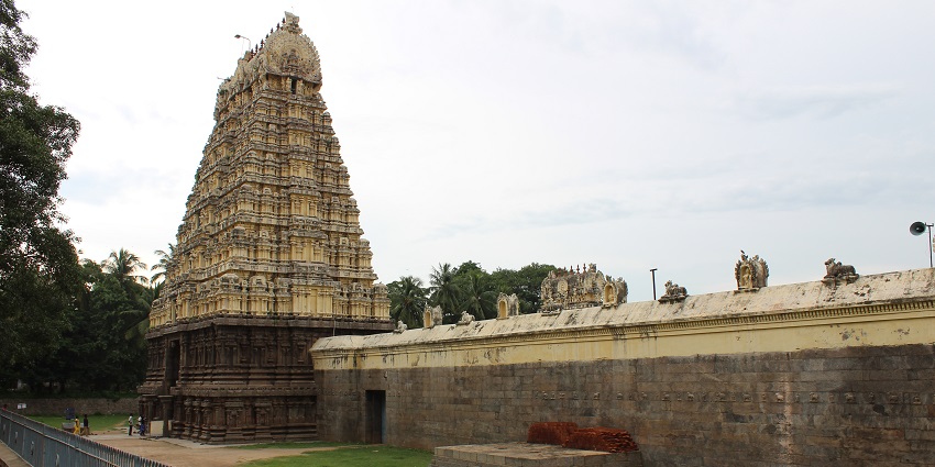 An image of the Jalakandeswarar temple, one of the most famous temples in Vellore.