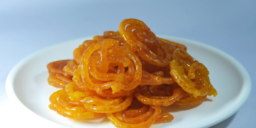 Sweet, spiral-shaped dessert soaked in syrup, crispy and delicious.