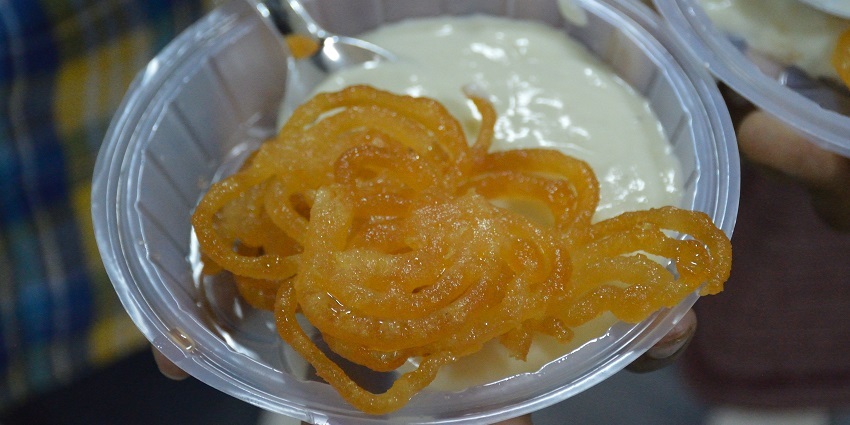 Golden jalebis with rabri, a sweet ending after trying the best foods in Varanasi.