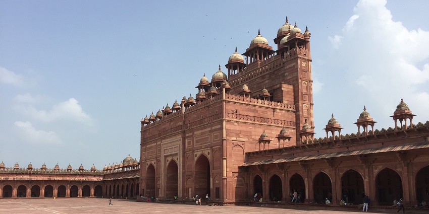 A picture of Jama Masjid, a grand mosque in Fatehpur Sikri with towering arches