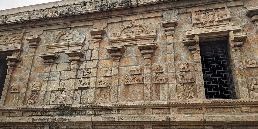 The surroundings of the Jambukeswarar Temple with the beautiful cravings by ancient people.