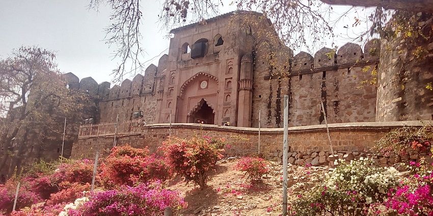 The entrance of Jhansi Fort is surrounded by a colourful garden near Samthar Fort.