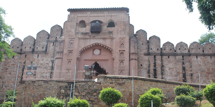 Jhansi Fort, a historic fort known for its robust architecture and stunning views.