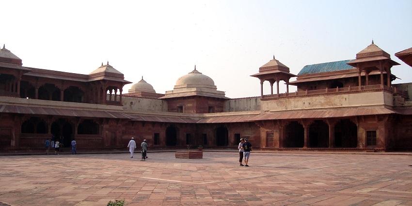 An image of Jodha Bai Palace, one of the best places to visit in Fatehpur Sikri.