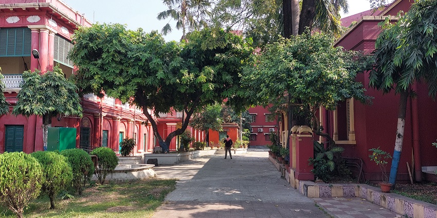 Jorasanko Thakur Bari and its huge premises filled with trees and greenery