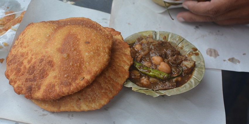 An image of the delicious Kachori with sabji which is on the list of best food in Vrindavan.