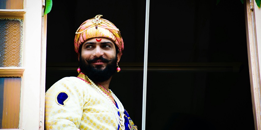 Image representing actors dressed in royal costumes to act in the Convention Centre Show.