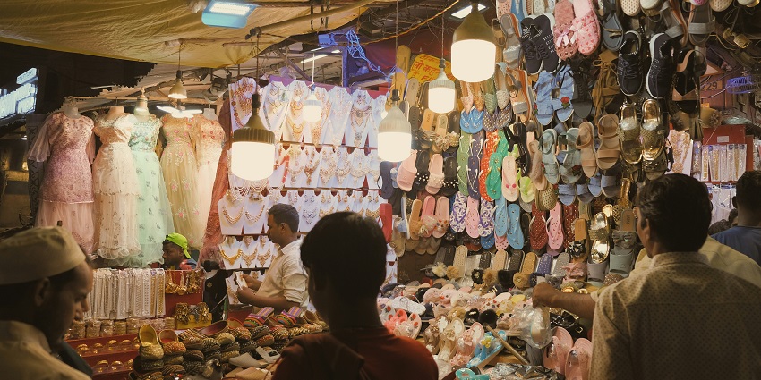 Affordable casual wear at a place for street shopping in Navi Mumbai