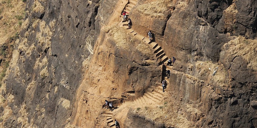 A picture of Kalavantin Durg, which is a challenging destination for Prabalmachi trekking.