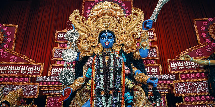 A view of the Kaliadeh featuring a majestic statue of goddess Kali in Uttarakhand.