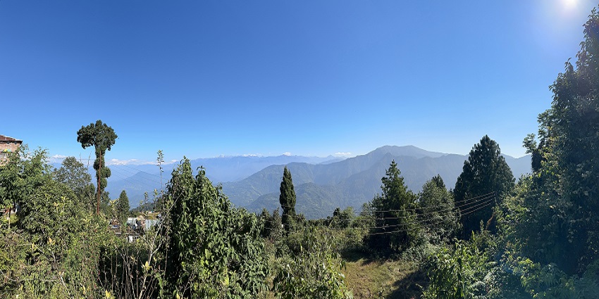 Kalimpong, a place to visit in West Bengal in December, offers panoramic views.