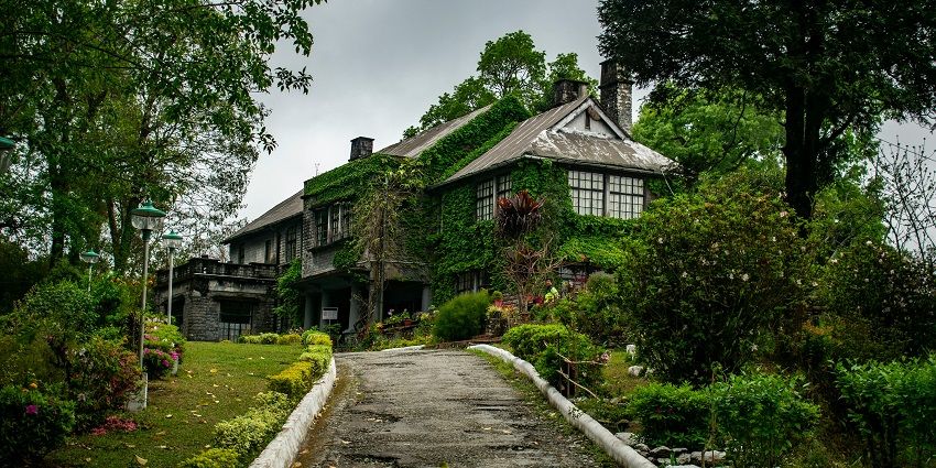 Kalimpong offers beautiful landscapes and is an interesting place to visit in North Bengal