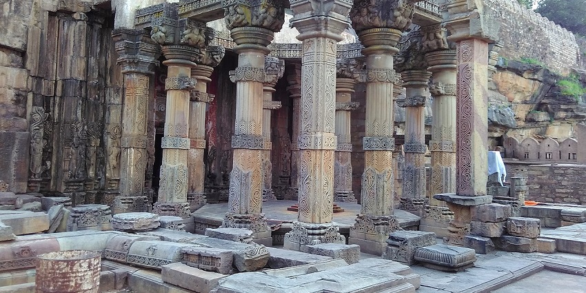 Kalinjar Fort, a historical place to visit nearby for a glimpse into rich heritage