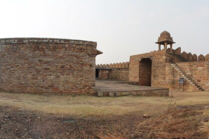 A majestic view of Kalinjar Fort in Uttar Pradesh.