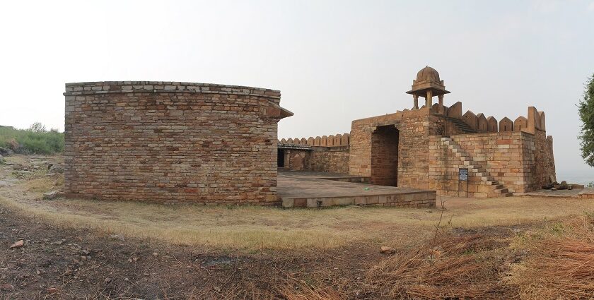 A majestic view of Kalinjar Fort in Uttar Pradesh.