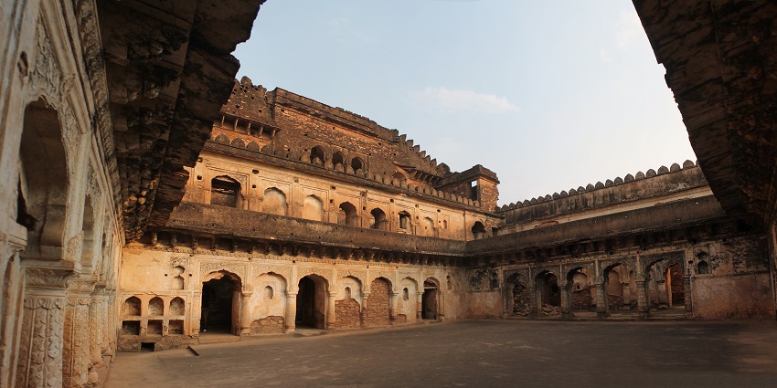Kalinjar Fort is located in the Banda district of Uttar Pradesh.