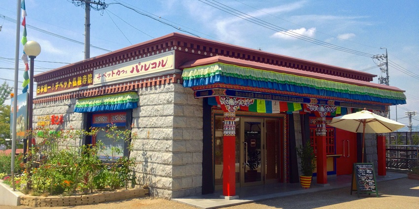The best food in Mussoorie features Tibetan dishes in a relaxed atmosphere.