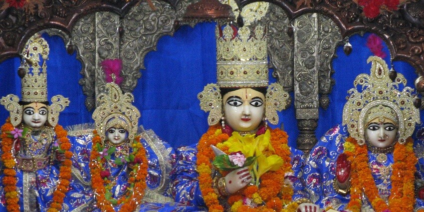 Idols of Lord Rama and Sita in Kanak Bhawan temple, a popular tourist attraction.