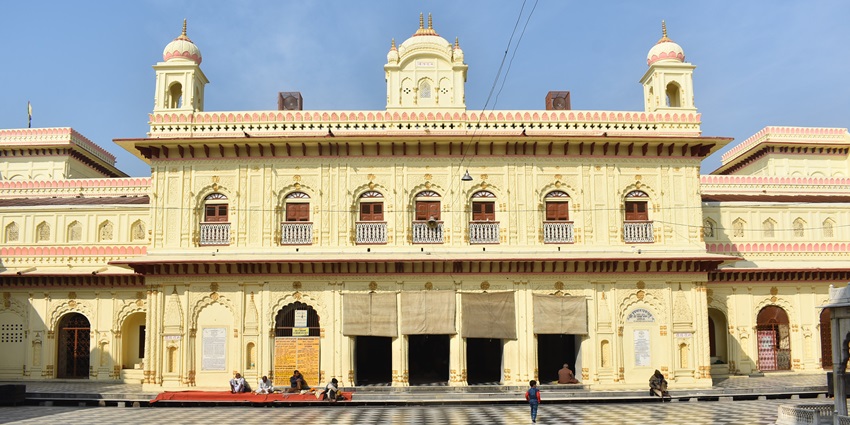 A picture of Kanak Bhawan, a stunning temple dedicated to Lord Ram and Goddess Sita.