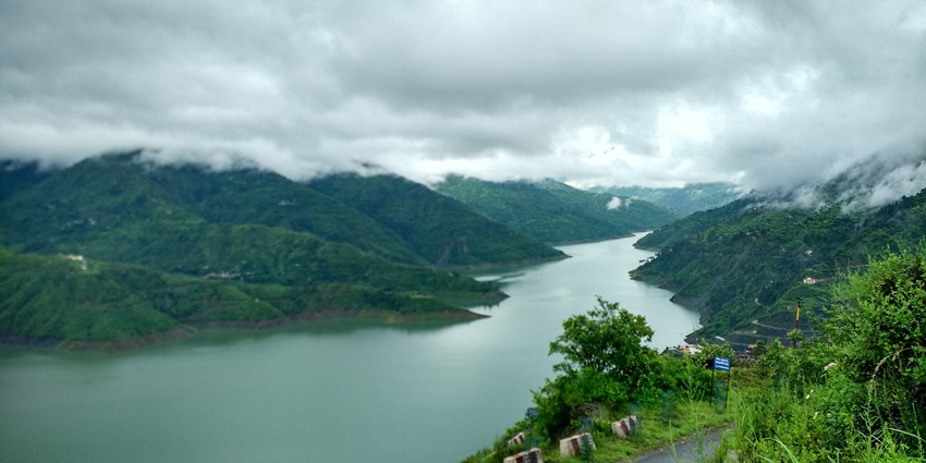 Kanatal's pristine hills, temples and serene lakes offer visitors a tranquil experience.