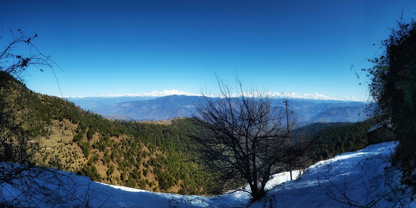 Heavenly view of Kanatal hill station near Dehradun within 100 kms for travellers.