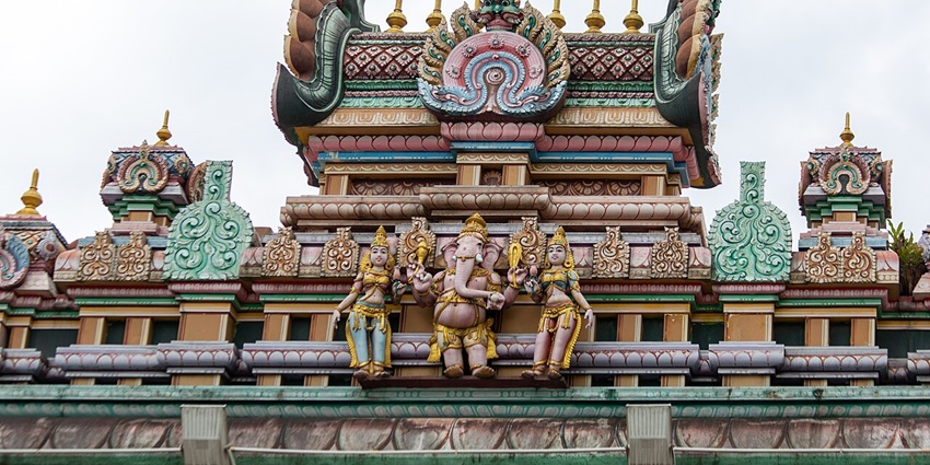 Sri Kandaswamy temple gate with intricate carvings near Siruvapuri Balamurugan temple.