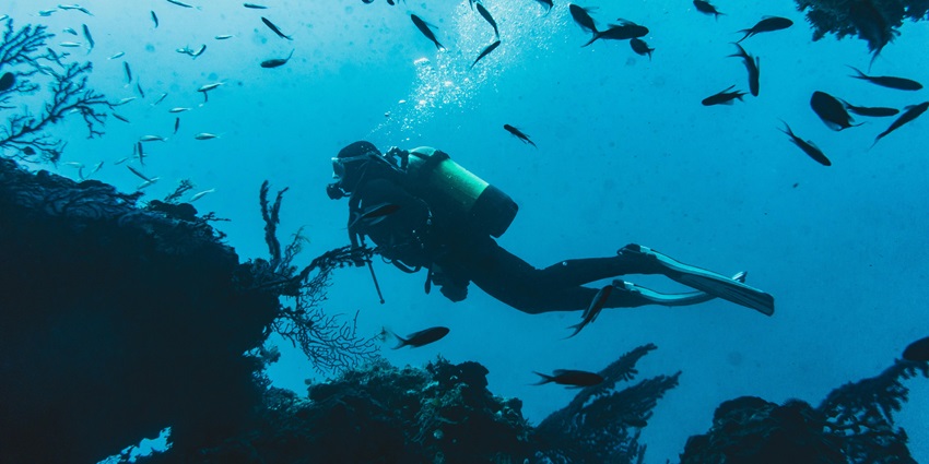 A picture of the pristine waters where you can experience great scuba diving in Mumbai.