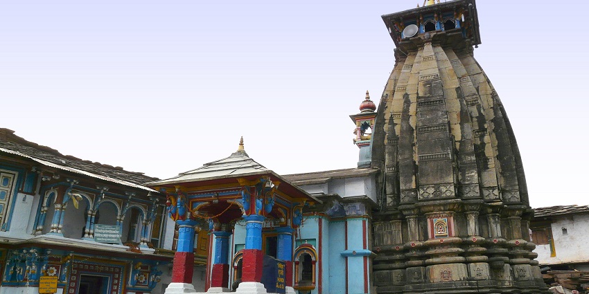 Offer prayers at Kandoliya Temple, a sacred place surrounded by a peaceful atmosphere.