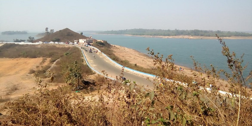 Visit Kangsabati Dam, one of the fascinating dams for scenic walks and picnics.