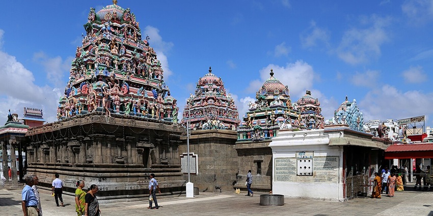 Ornate interior hall of Kapaleeshwarar Temple featuring decorated ceiling and pillars–places to visit in chennai with family