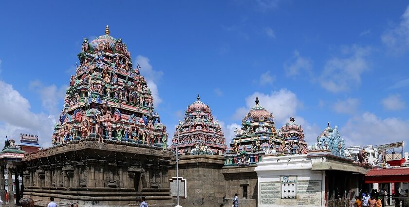 An image of the spectacular Kapaleeshwarar Temple in Tamil Nadu.